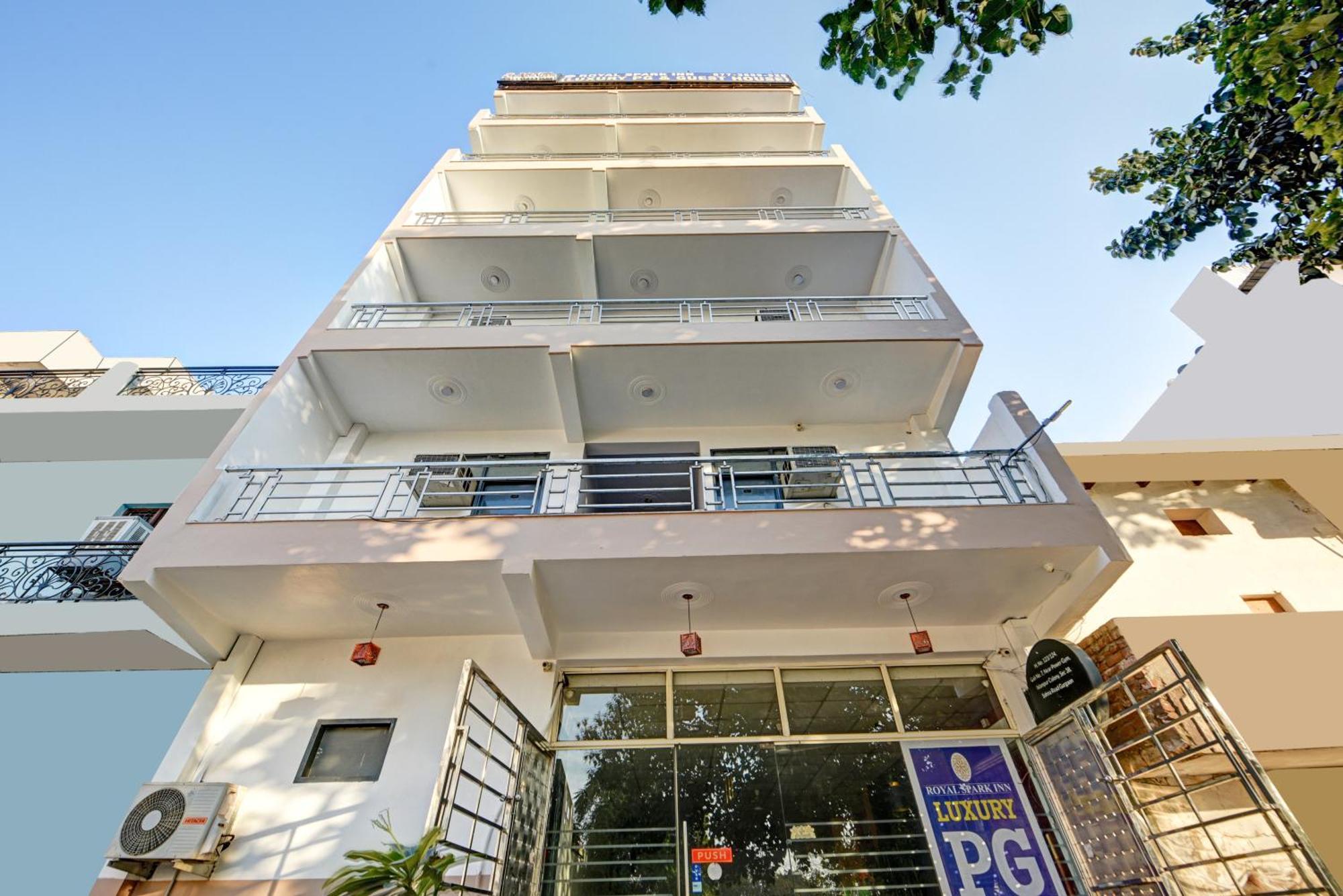 גורגאון Royal Spark Inn1 - Medicity Gurugram, Near Medanta Hospital מראה חיצוני תמונה